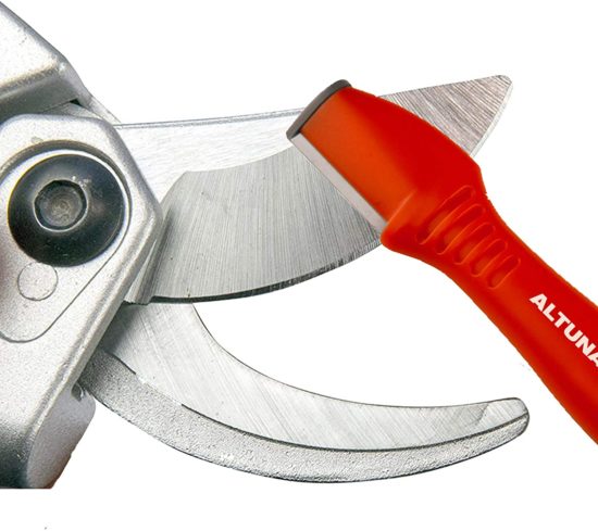 Sharpen Pruning Shears